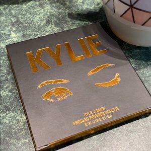 Kylie Jenner pressed powder palette